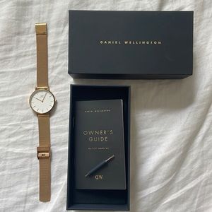 Daniel Wellington rose gold watch with original packaging and size adjuster tool